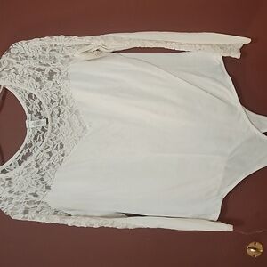 2X White lace buttom between the legs.